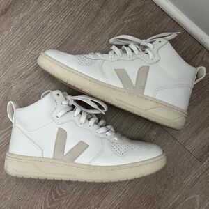 V15 Mixed Leather Mid-Top Sneakers Size 9B